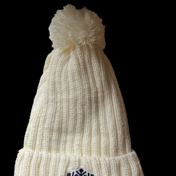 NIP The Winter Brand PomPom Beanie OS - Picture 2 of 4